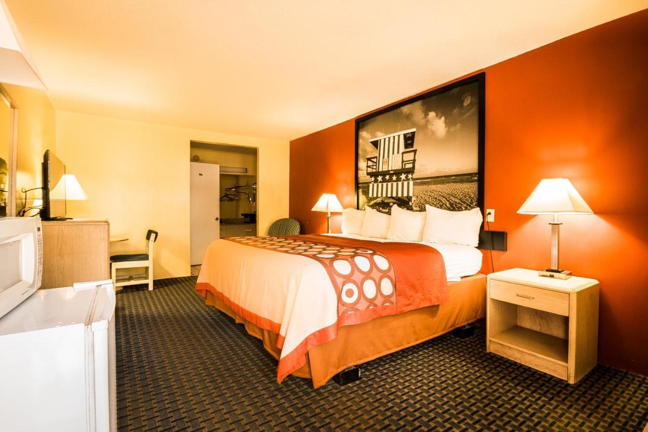 Super 8 By Wyndham Chipley Hotel Екстериор снимка