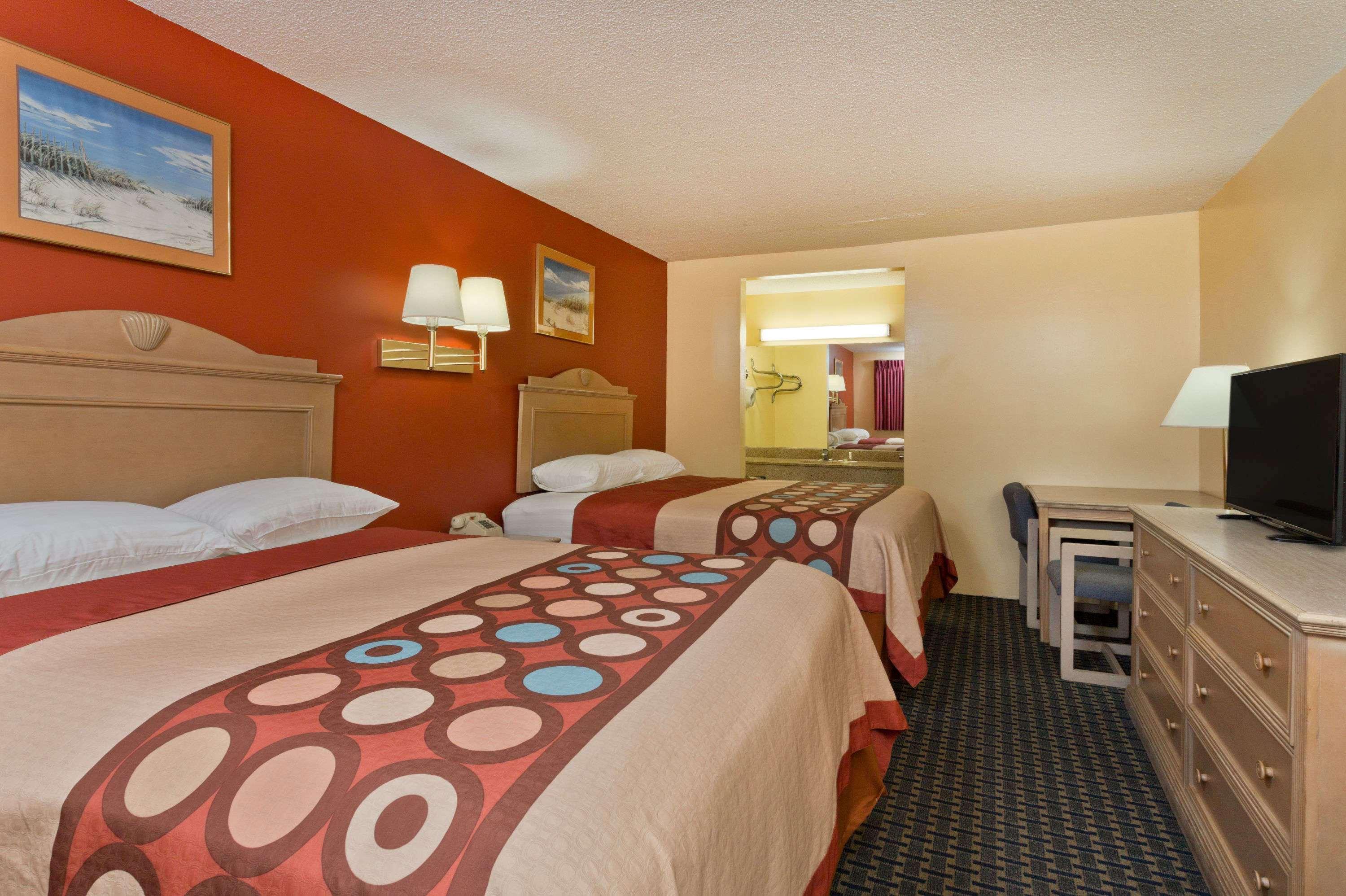 Super 8 By Wyndham Chipley Hotel Екстериор снимка