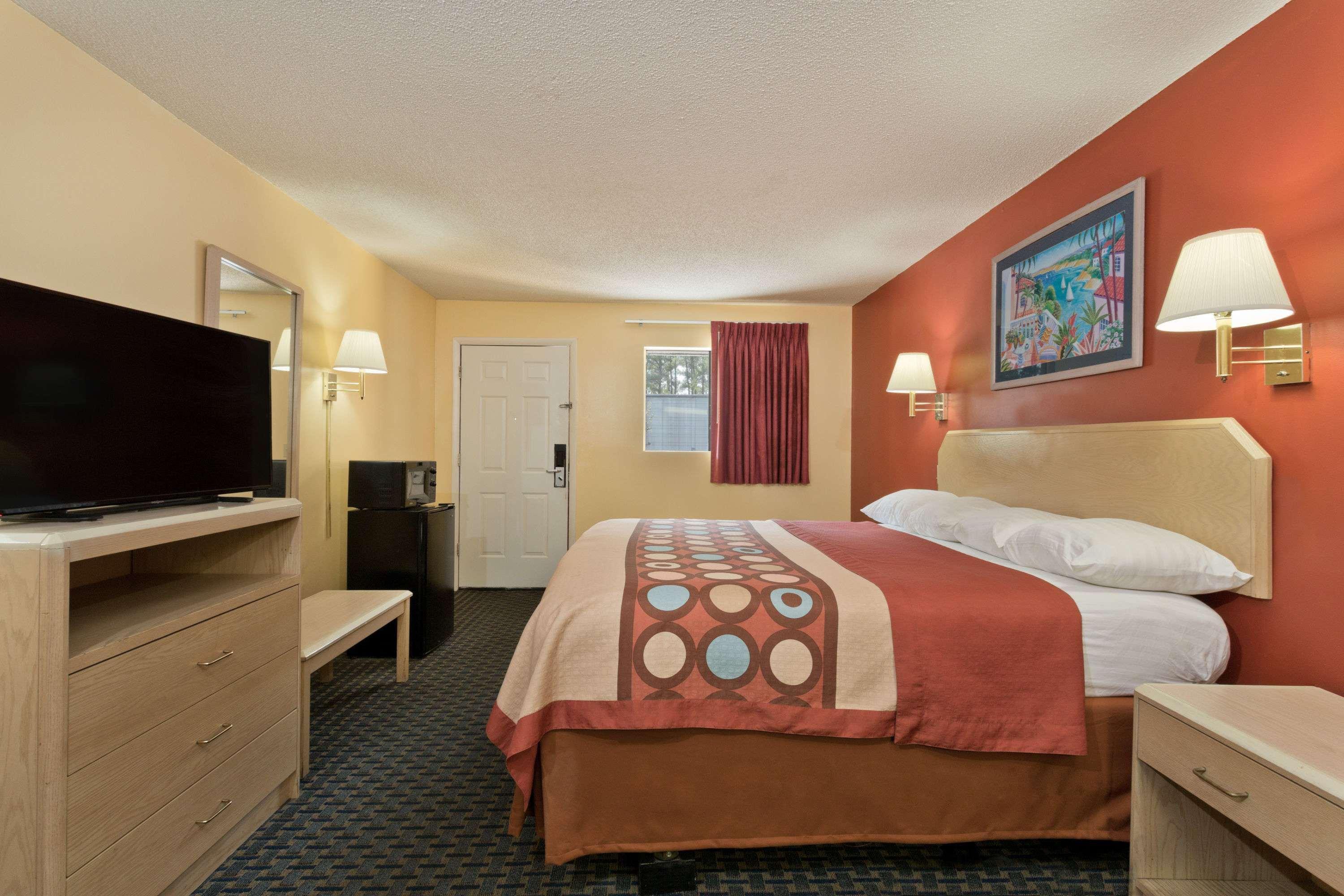 Super 8 By Wyndham Chipley Hotel Екстериор снимка