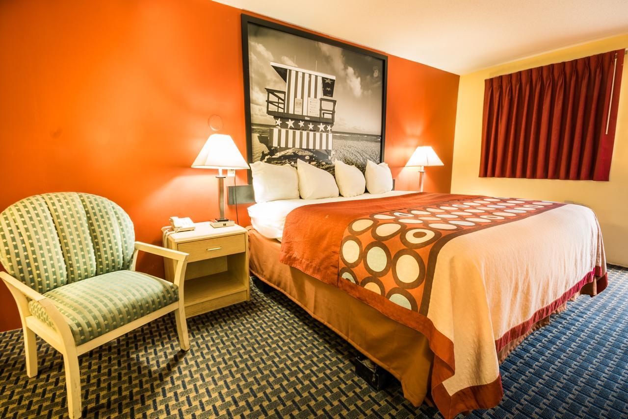 Super 8 By Wyndham Chipley Hotel Екстериор снимка
